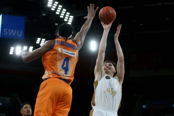 星的复出成 星的复出成