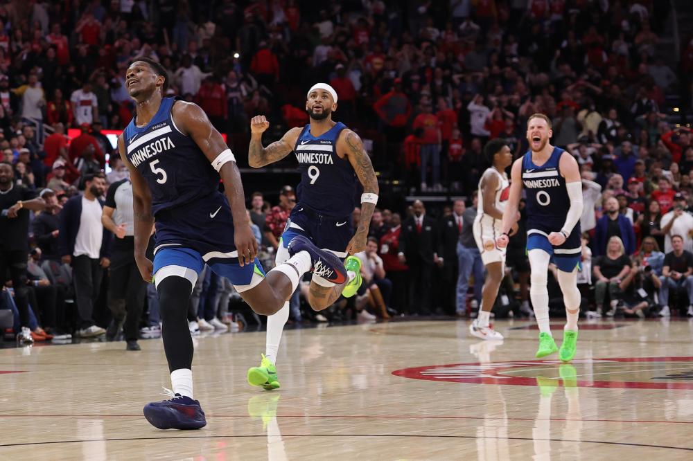 赛中继续努 赛中继续努